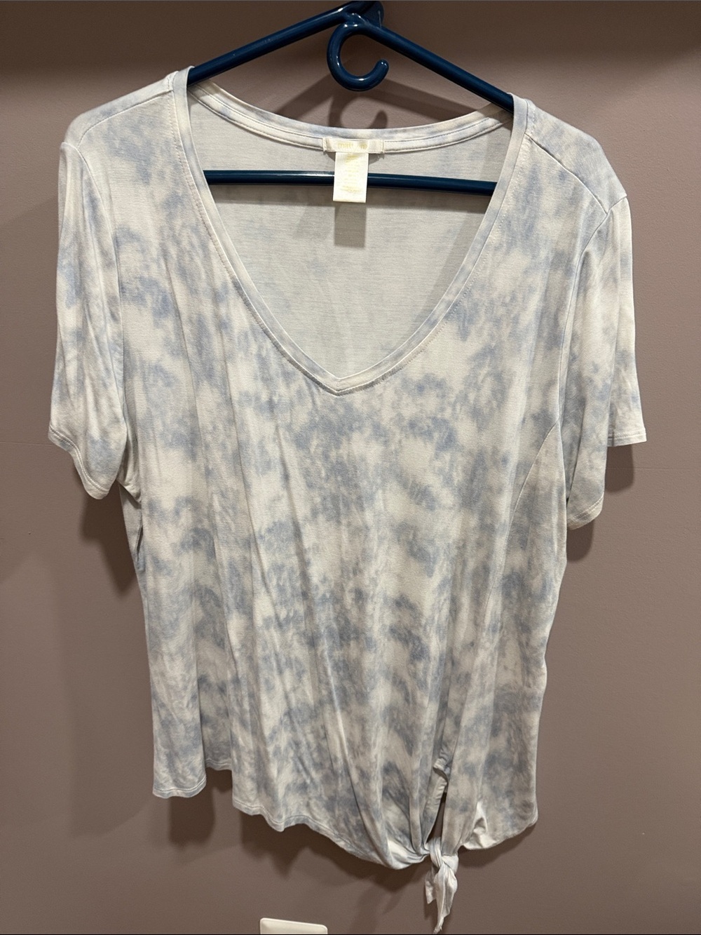 Matty M Light Blue & White V-Neck Tie-Hem Short Sleeve Top XXL
